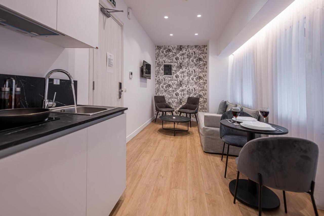 Kriel Suites By Liv Homes Афины Экстерьер фото