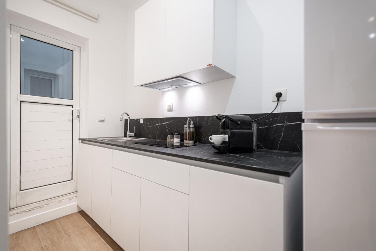 Kriel Suites By Liv Homes Афины Экстерьер фото