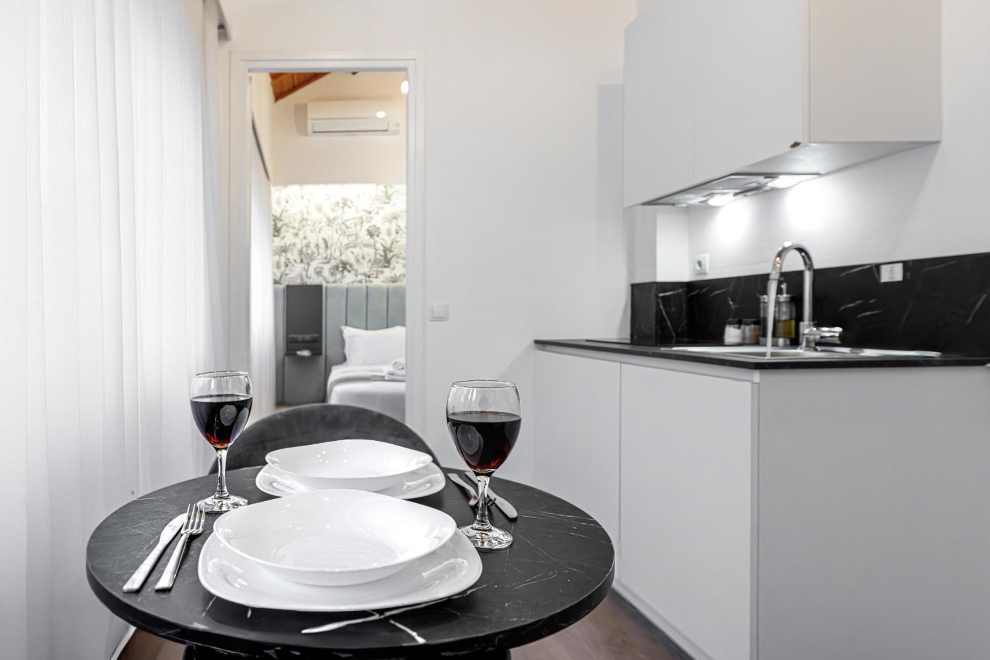 Kriel Suites By Liv Homes Афины Экстерьер фото