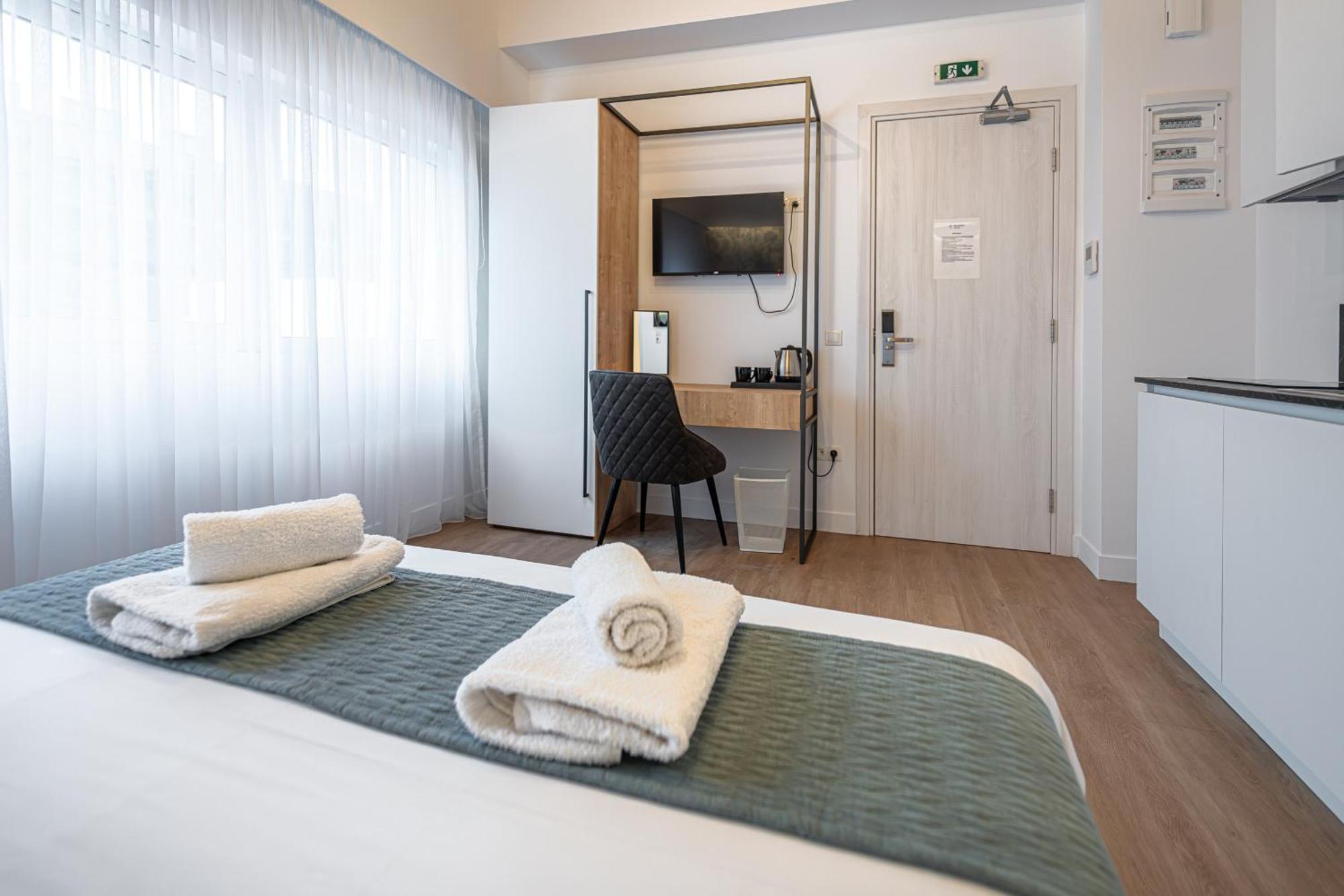 Kriel Suites By Liv Homes Афины Экстерьер фото