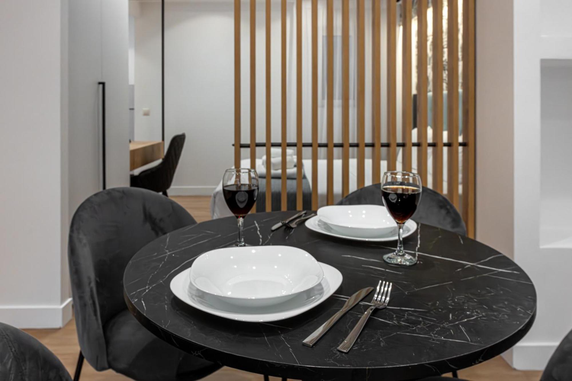 Kriel Suites By Liv Homes Афины Экстерьер фото